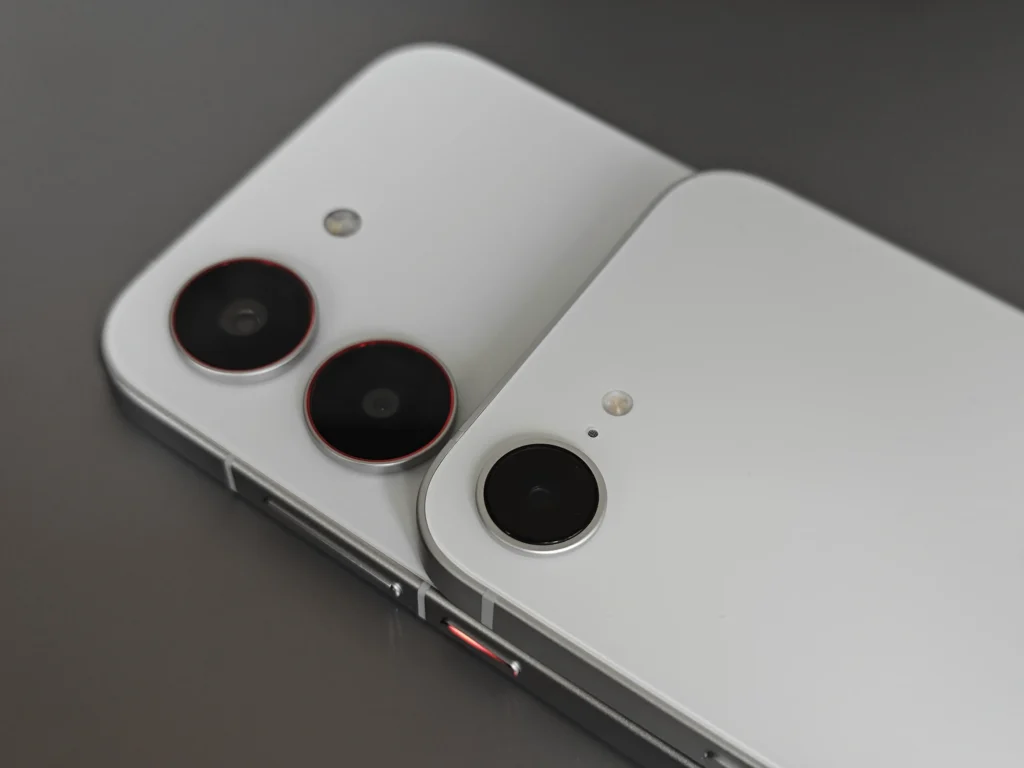 POCO X8 Pro と iPhone 16e カメラ周り比較 赤リング加工とレンズデザインの違い