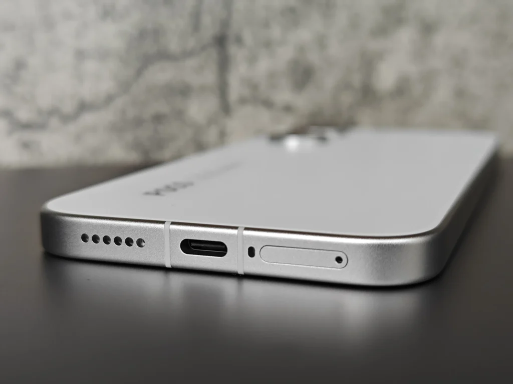 POCO X8 Pro 底面デザイン USB-Cポートとスピーカーグリルの配置
