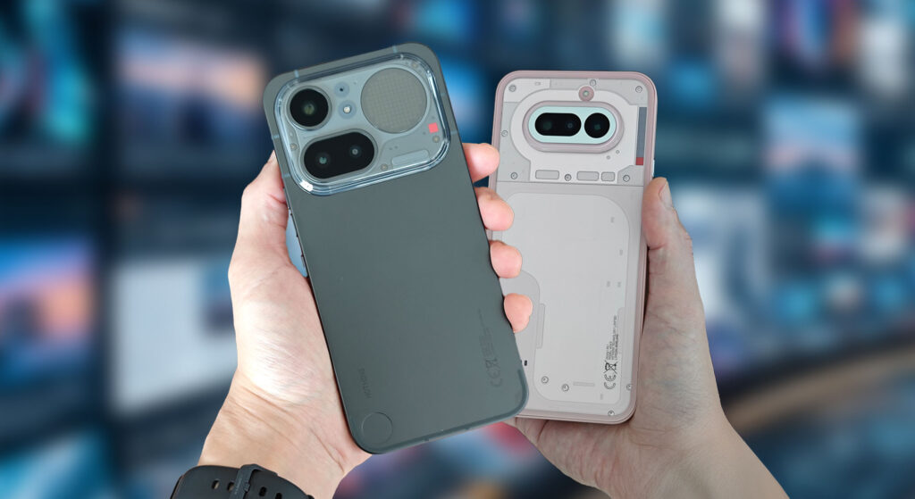 Nothing Phone (4a) ProとNothing Phone (4a)を手に持ち、背面デザインとカメラ部分を比較している様子。